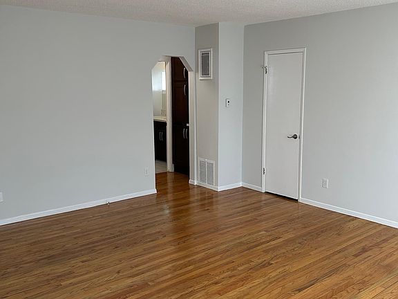 5th image of 1116 S Wooster St APT 1