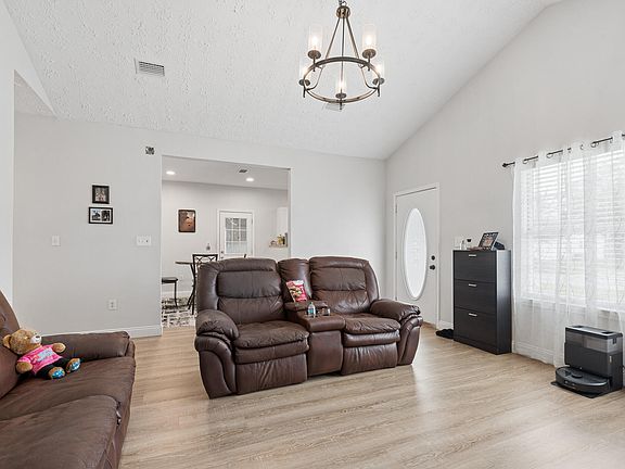 5th image of 602 Tropical Way