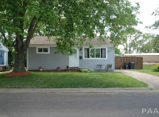 1101 Maple St, Pekin, IL 61554