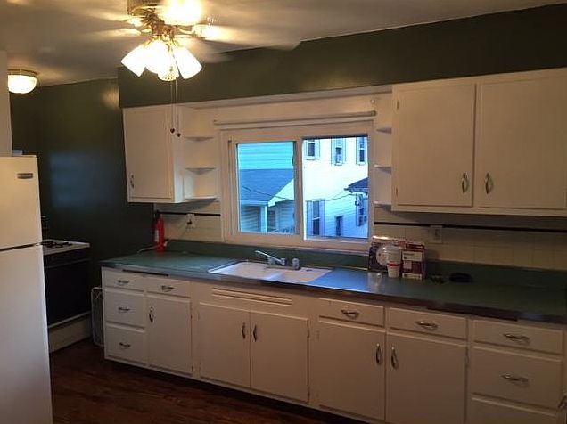 2nd image of 9 1/2 Landgraf Ave