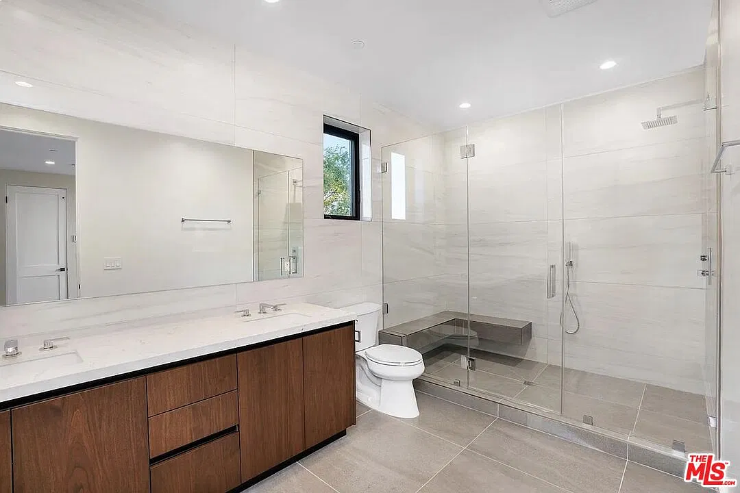 2 bed, 2.0 bath, 1100 sqft, $4,599 — Photo 3