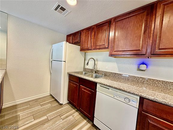 5th image of 4410 Sandy River Dr Unit 21