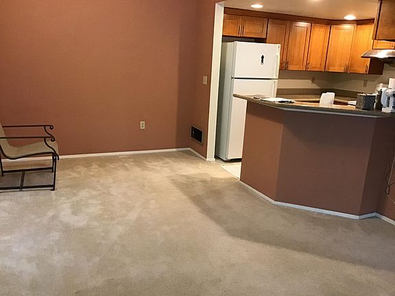 3rd image of 1296 Bellevue Way NE APT 6