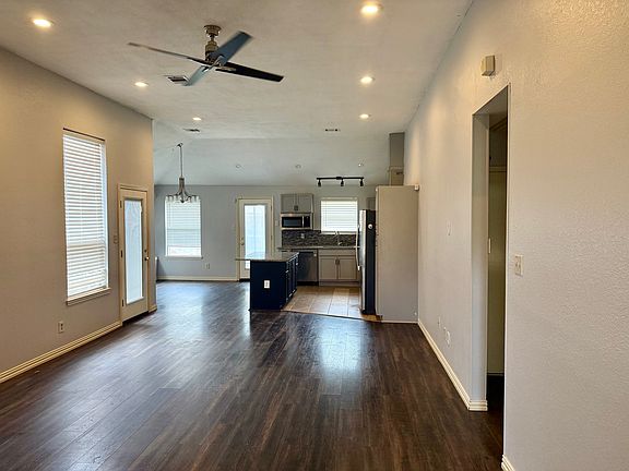 3rd image of 1126 Holly Dr