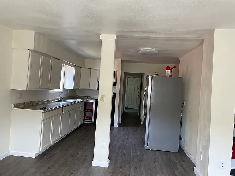 350 NE 6th St — Photo 5