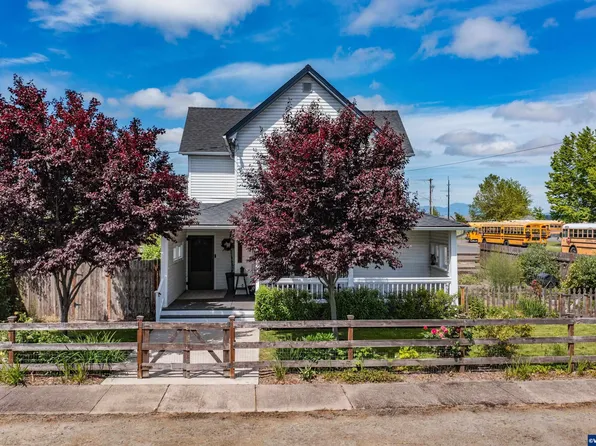311 W 3rd St, Halsey, OR 97348