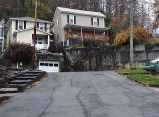 40 Oak St, Williamson, WV 25661