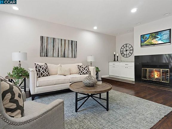 3rd image of 3696 Silver Oak Pl