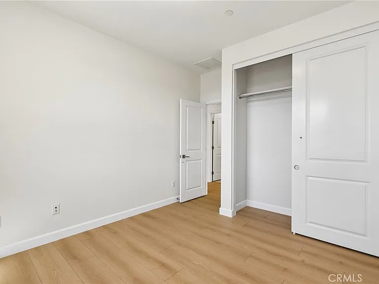 150 Barrow — Photo 13