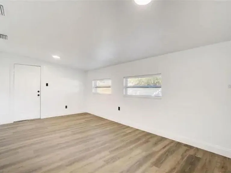5205 Chenault Ave — Photo 13