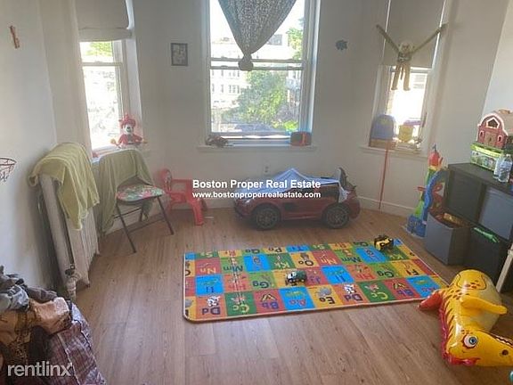 1706 Commonwealth #33 Boston - Brighton Unit Photo 5 (2)