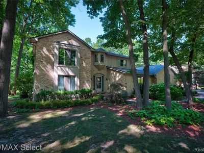 1320 Kings Carriage Rd, Grand Blanc, MI, 48439