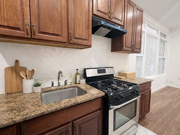 3rd image of 63 Sunnyside Ave #1L
