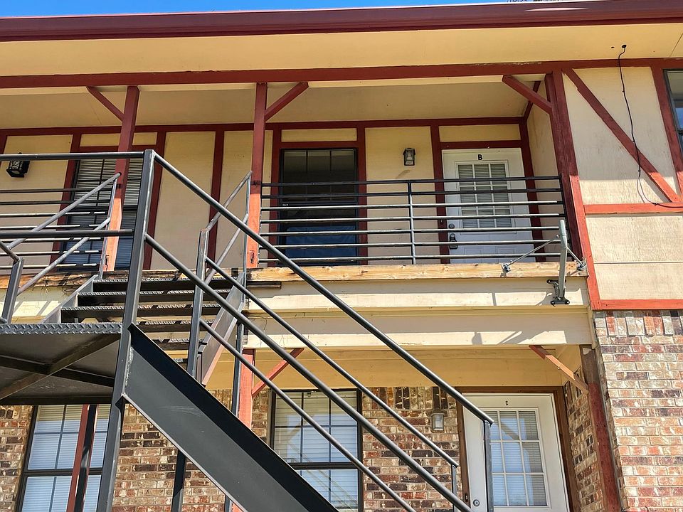 1st image of 301 Shady Grove Dr APT B