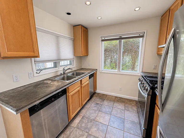 406 S Signal St #A — Photo 11