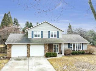 451 Stella Vista Dr, Green Bay, WI 54302