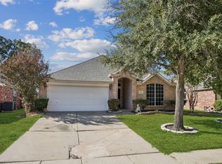 6828 Crenshaw Ln, Denton, TX 76210