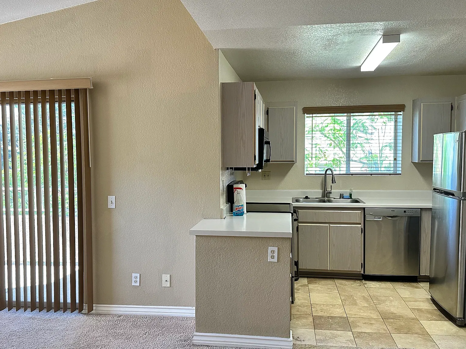 1 bed, 735 sqft, $2,095 — Photo 3
