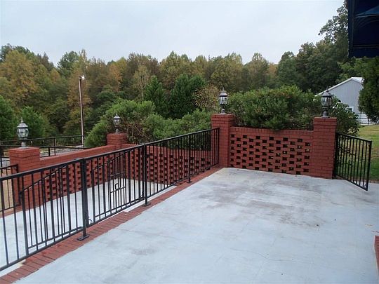 4th image of 119 Carolina Oaks Dr