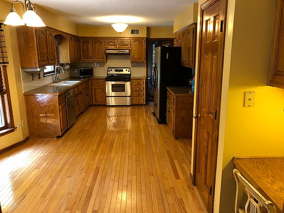 3rd image of 1302 Telford Dr