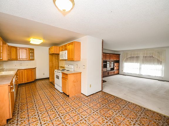3rd image of 6671 E Grandview Ave