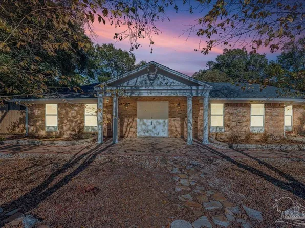 4740 Woodcliff Dr, Pensacola, FL 32504