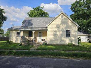 815 S Madison St, Lewistown, IL 61542