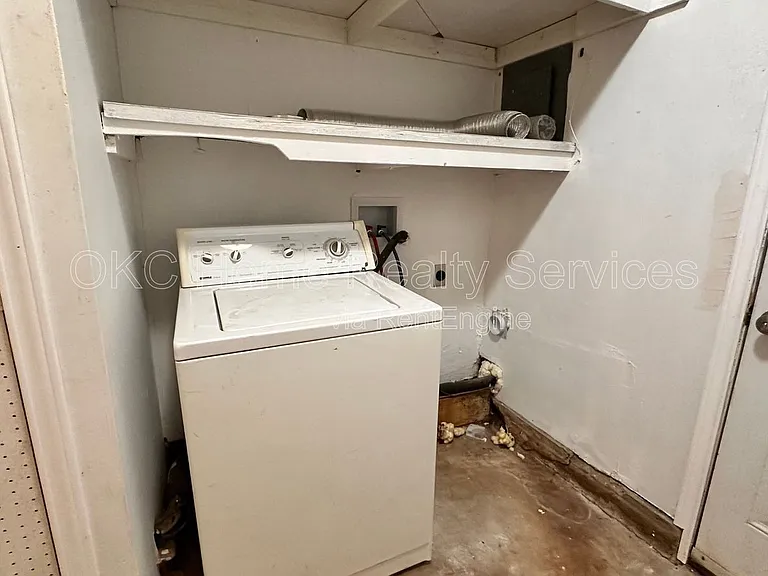 1617 N Christine Dr — Photo 28