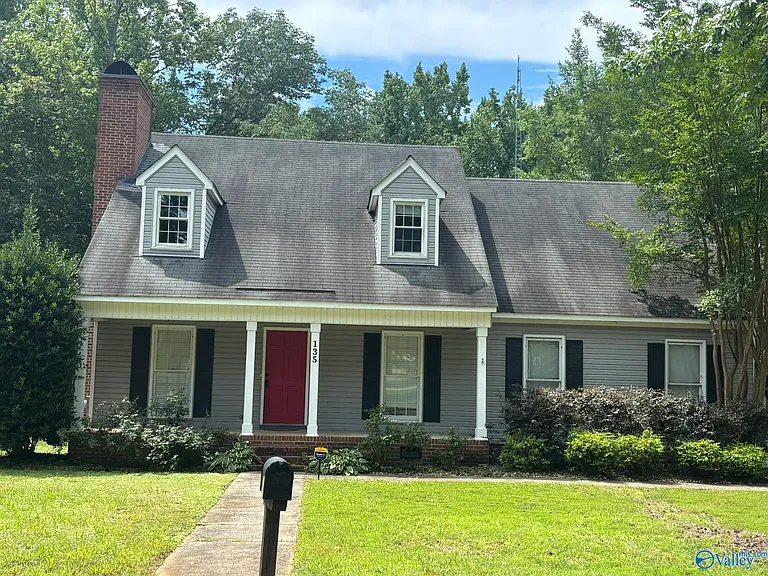 135 Suffolk Dr — Photo 1