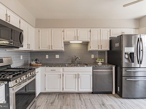 5th image of 14202 Regent Ct