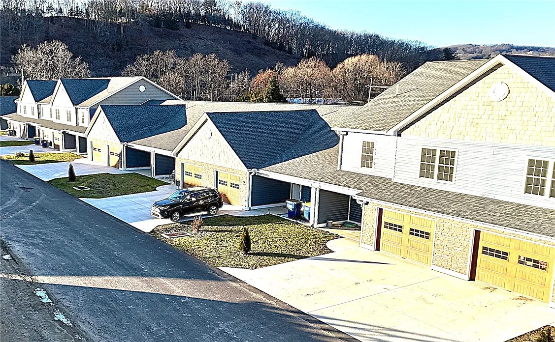 3 bed, 2.5 bath, 2772 sqft, $2,625 — Photo 1