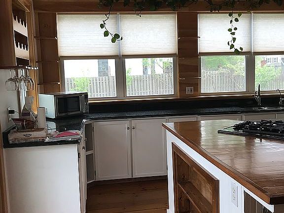 3rd image of 42 Pinewoods Ave