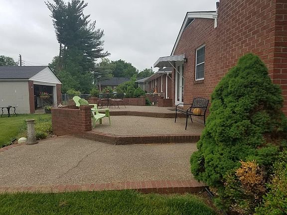 Back patio/tri level