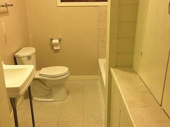 3rd image of 230 Luckett St
