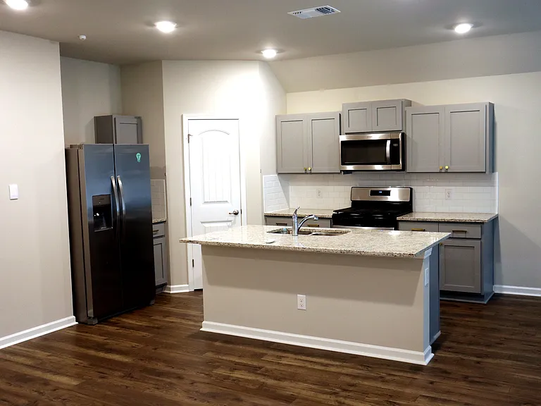 109 Lake Ridge Dr — Photo 2