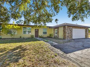 8812 Oakwood Dr, Lake Wales, FL 33898