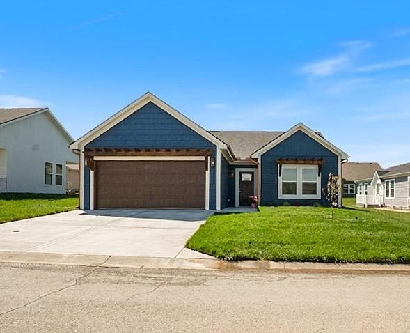1st image of 411 NE Cedar Ct