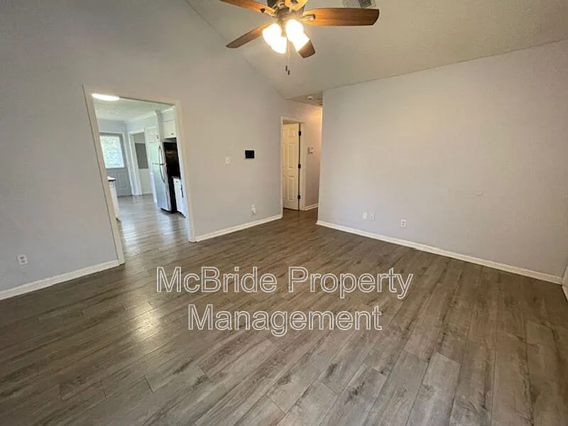 3 bed, 2.0 bath, 1169 sqft, $1,495 — Photo 3