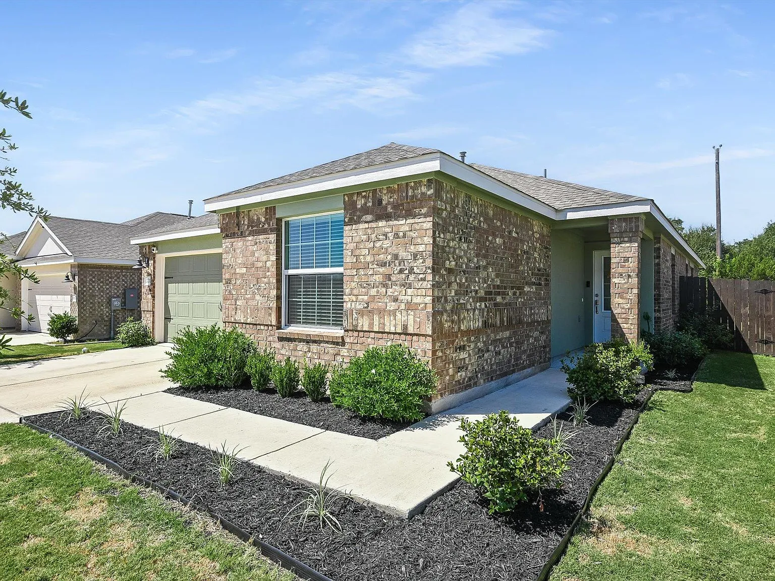 4 bed, 2.0 bath, 1815 sqft, $2,350 — Photo 1