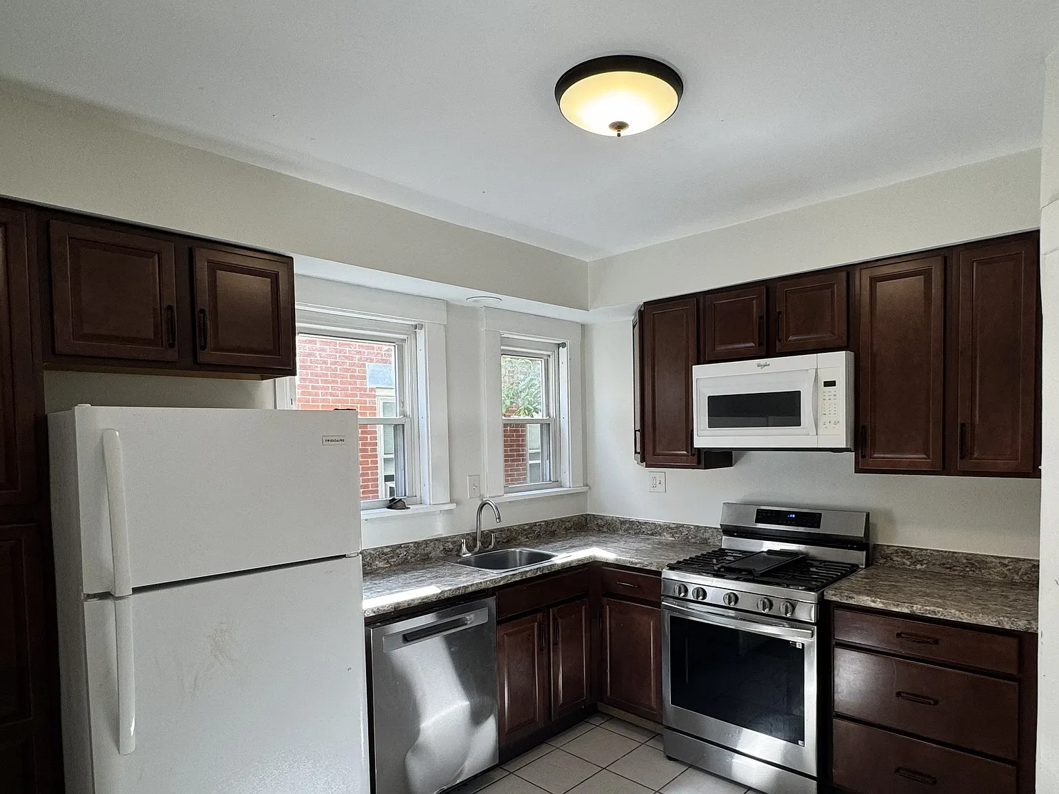 2 bed, 1300 sqft, $1,450 — Photo 3