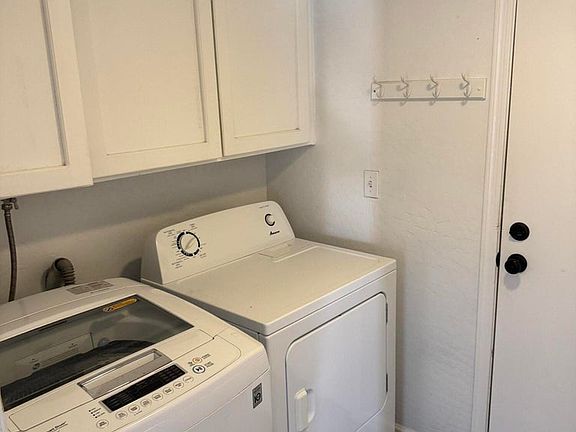 4th image of 3965 E Des Moines St