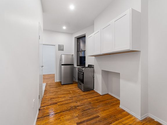 5th image of 11 Stanton St APT 3B
