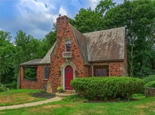 813 Washington Dr, Pittsburgh, PA 15229
