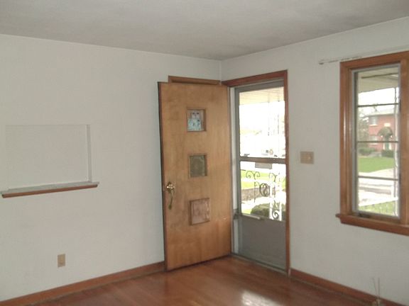 3rd image of 79 Bennington Dr