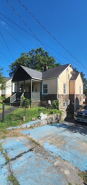 1st image of 530 E Trinity Ln