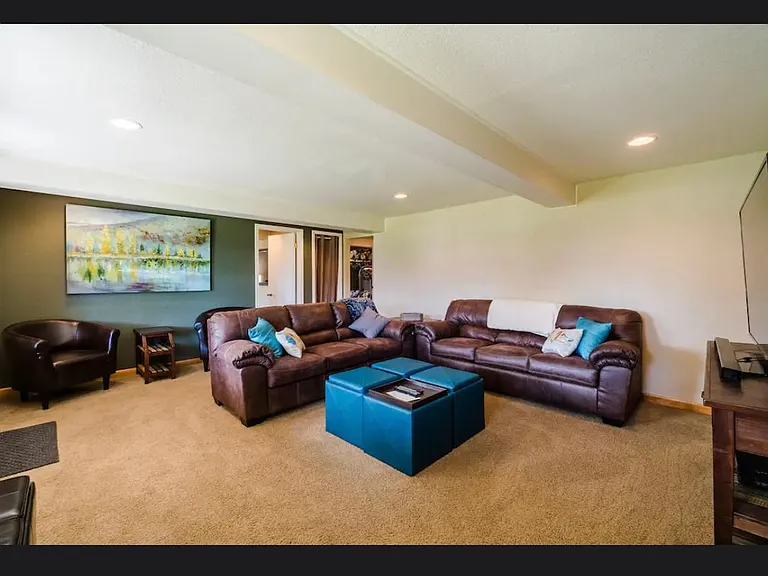 595 Green Ave — Photo 19