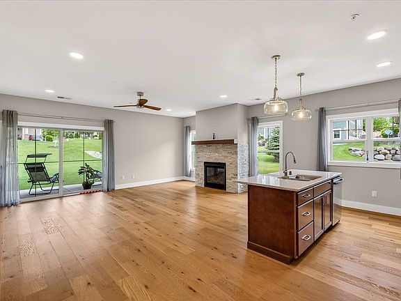 4th image of 1804 Maplecrest Dr #102