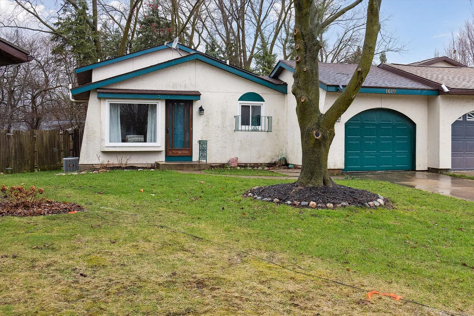 1619 Diamond Ct NE photo 1