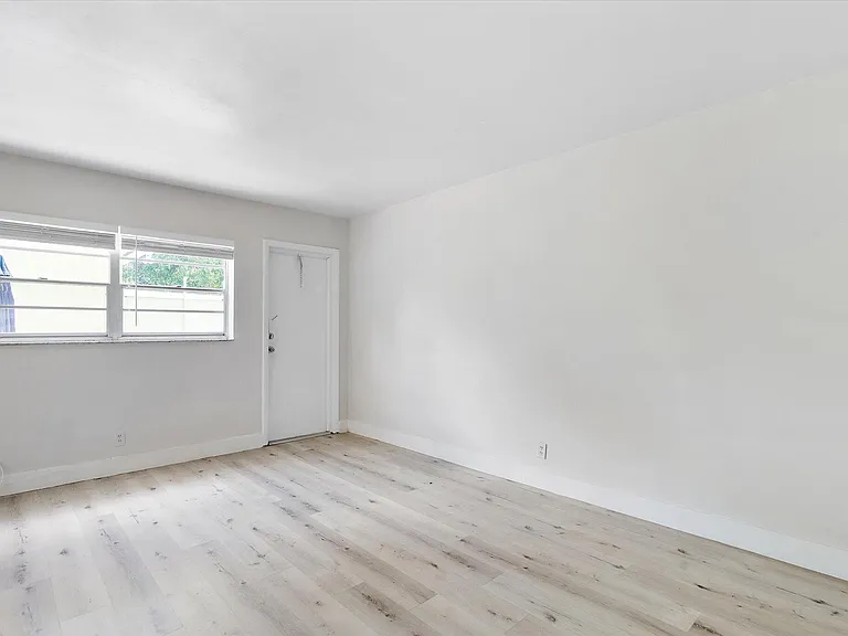 1638 Plunkett St #2 — Photo 18