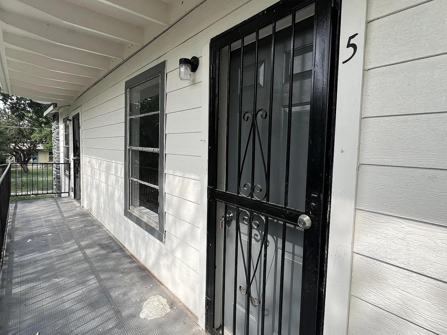 1723 West Mayfield Blvd - 5 — Photo 2